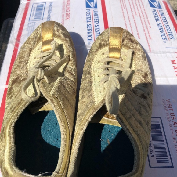 Vintage DKNY Womens golden brown Velvet Lace Up Comfort Sneakers Size 7.5 - Picture 8 of 11